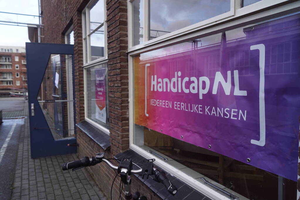 Vrijwilligers van HandicapNL maken Glazenhuis voor iedereen toegankelijk
