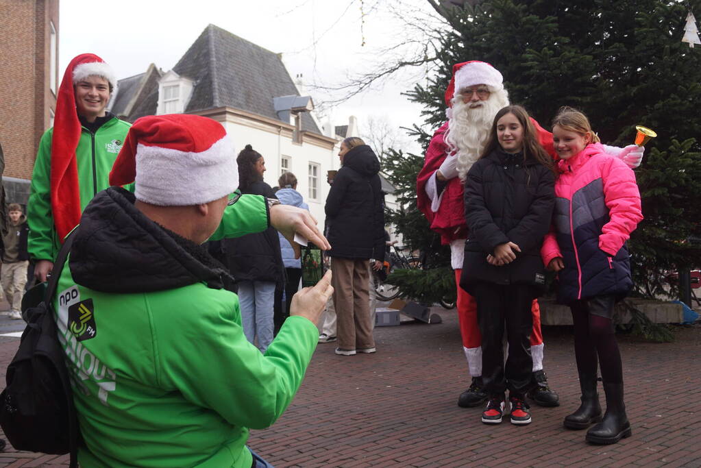 Sinterklaascomité op pad met kerstman voor Glazenhuis