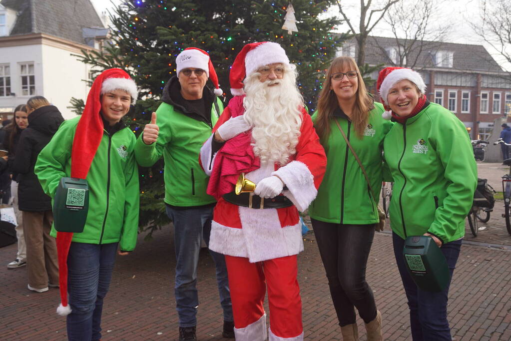 Sinterklaascomité op pad met kerstman voor Glazenhuis