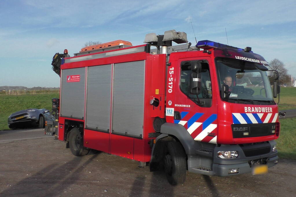 Voertuig belandt in greppel