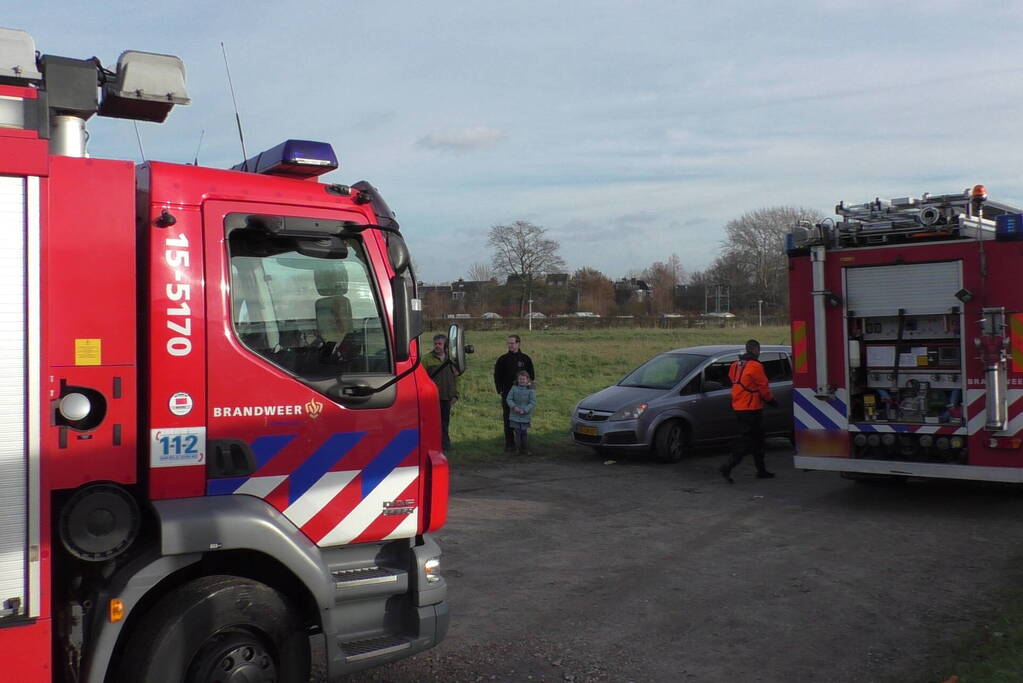 Voertuig belandt in greppel