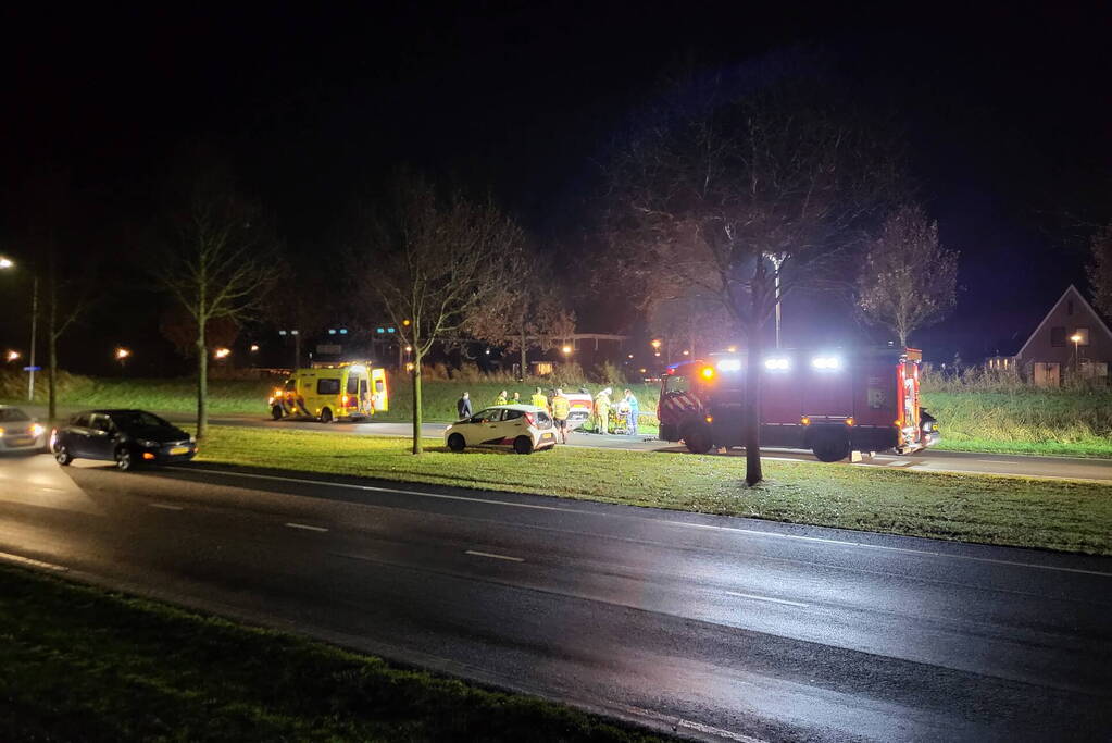 Auto slaat over de kop bij ongeval