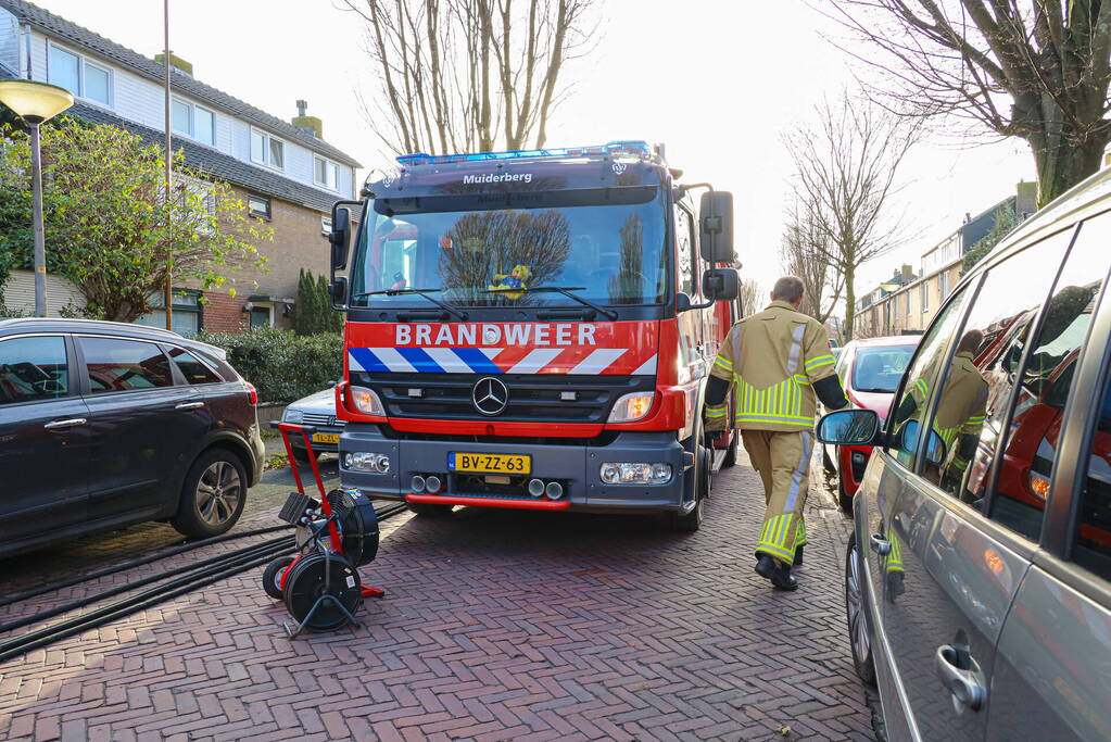 Stopcontact vliegt in brand door kortsluiting