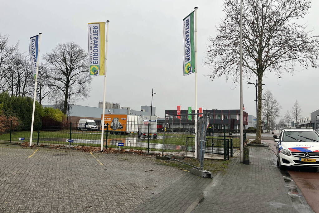 Straat weggezakt door waterlekkage