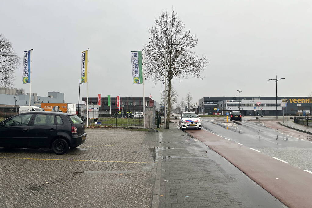 Straat weggezakt door waterlekkage
