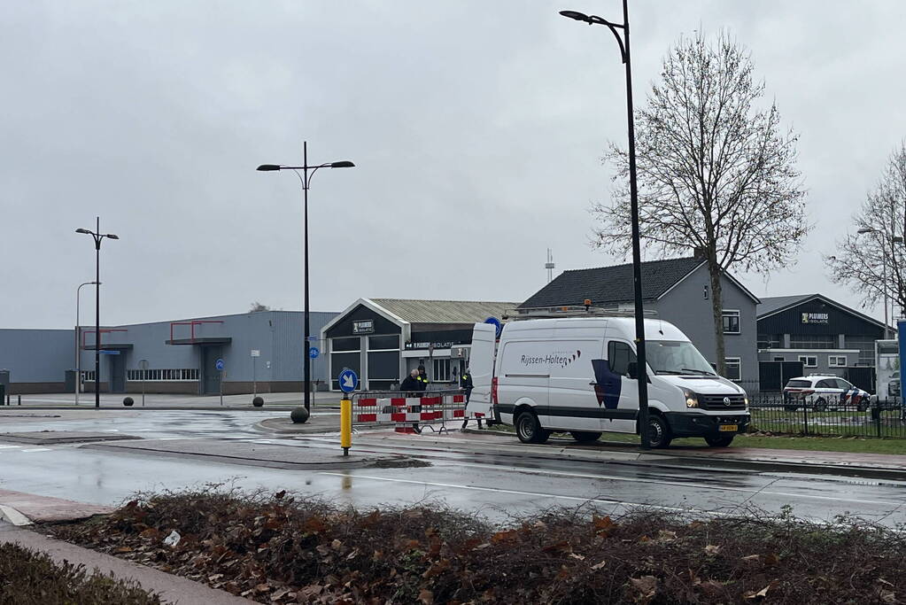 Straat weggezakt door waterlekkage