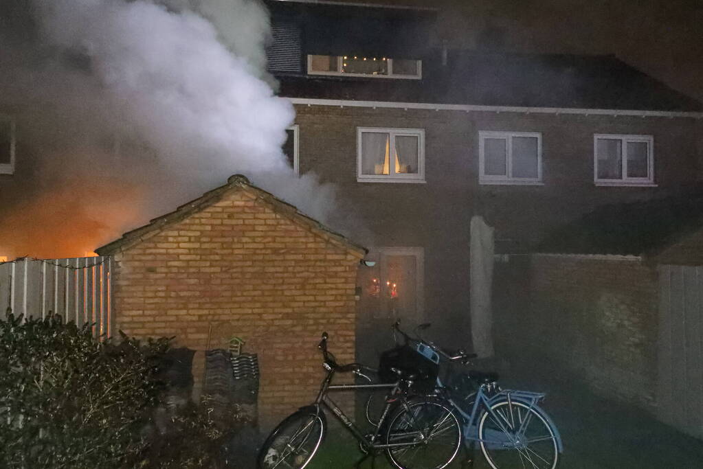 Veel rook bij brand in schuur