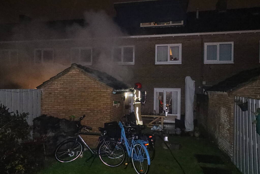 Veel rook bij brand in schuur