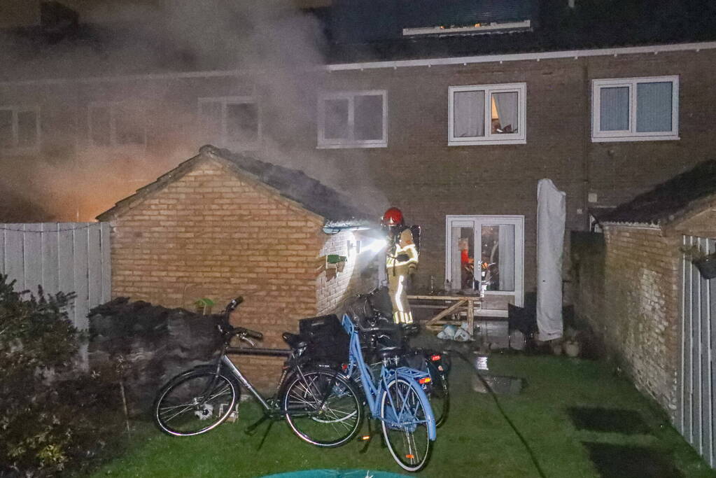 Veel rook bij brand in schuur