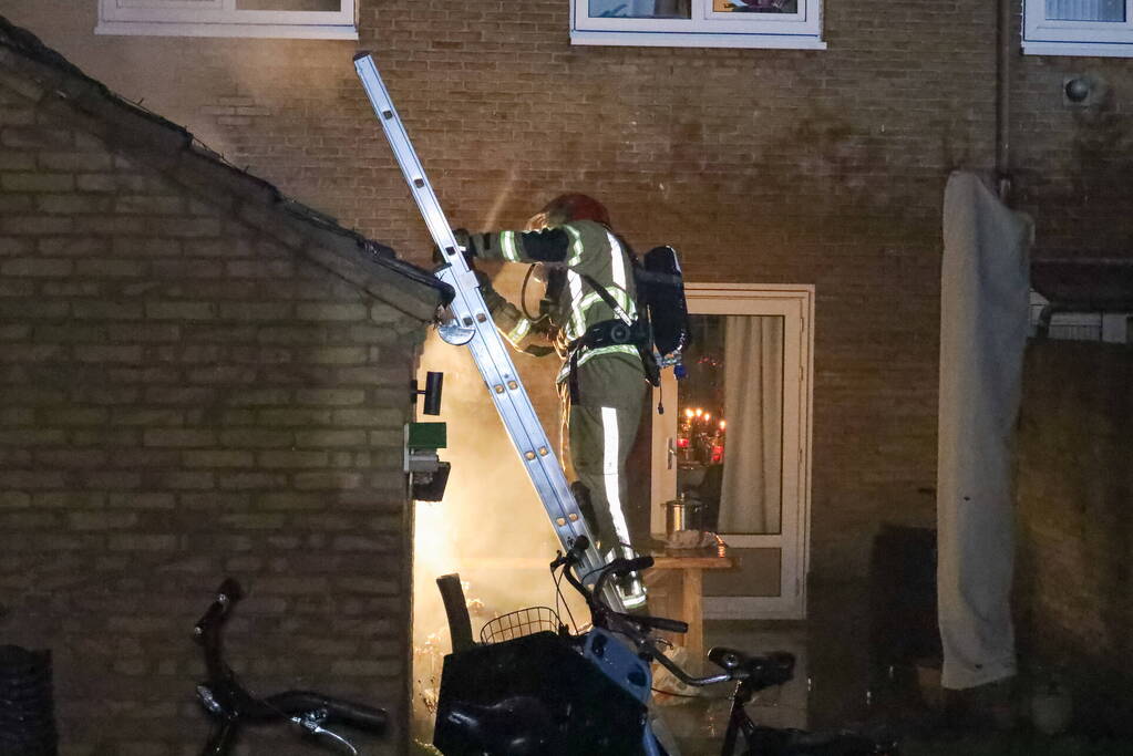 Veel rook bij brand in schuur