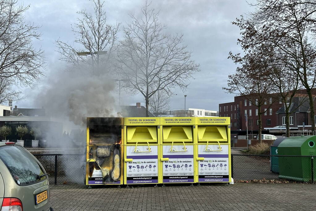 Textielcontainer uitgebrand