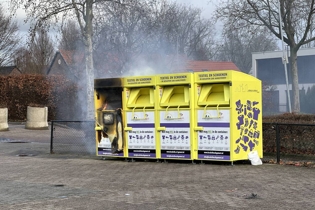 Textielcontainer uitgebrand