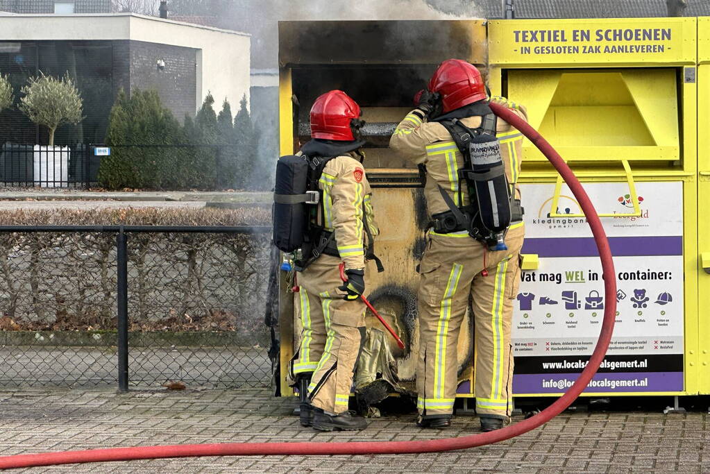 Textielcontainer uitgebrand