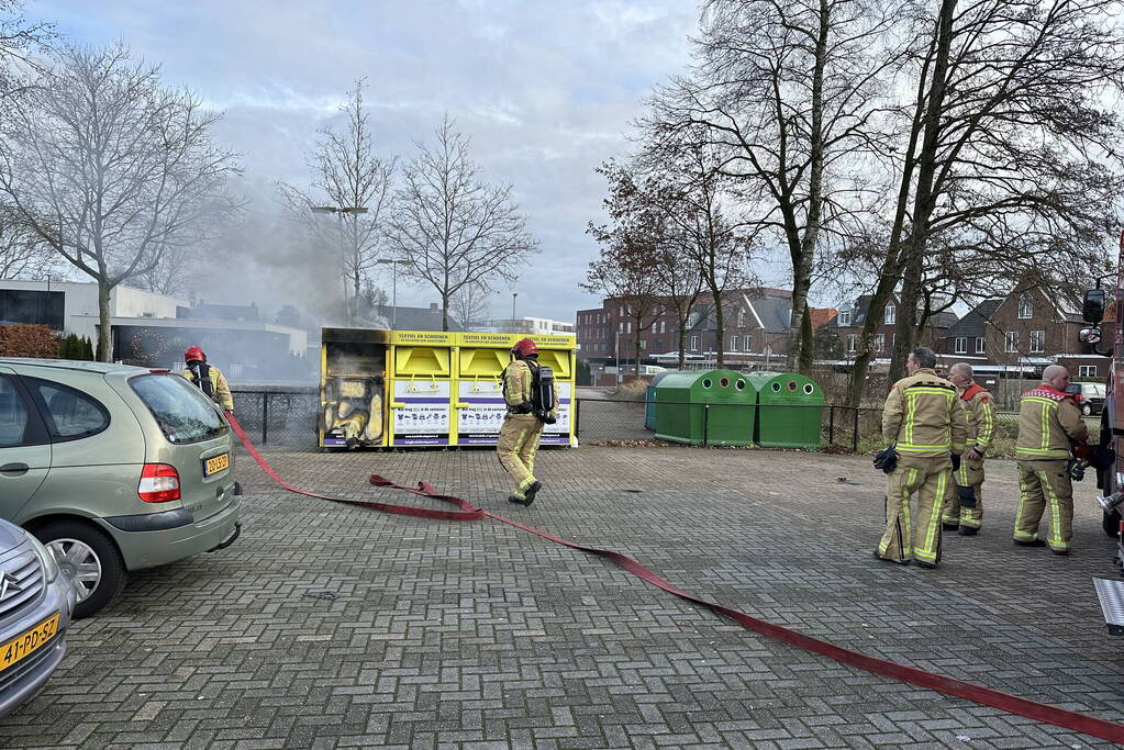 Textielcontainer uitgebrand