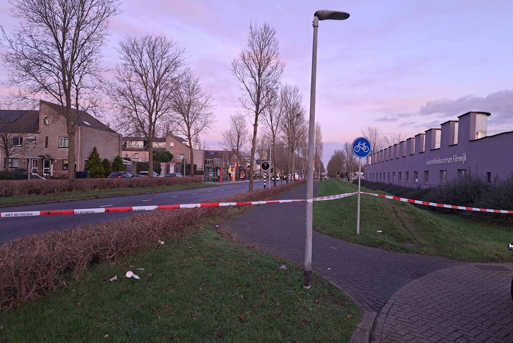 Politie onderzoekt verdacht pakket bij bushalte