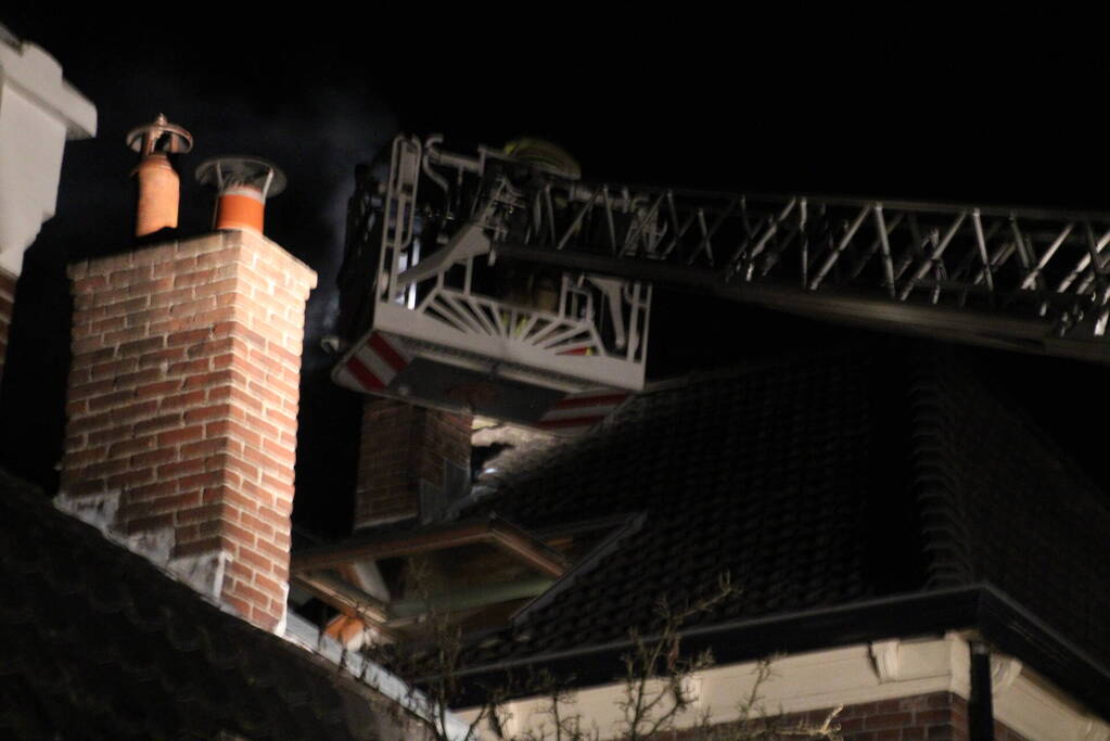 Brandweer ingezet bij brand in schoorsteen van woning