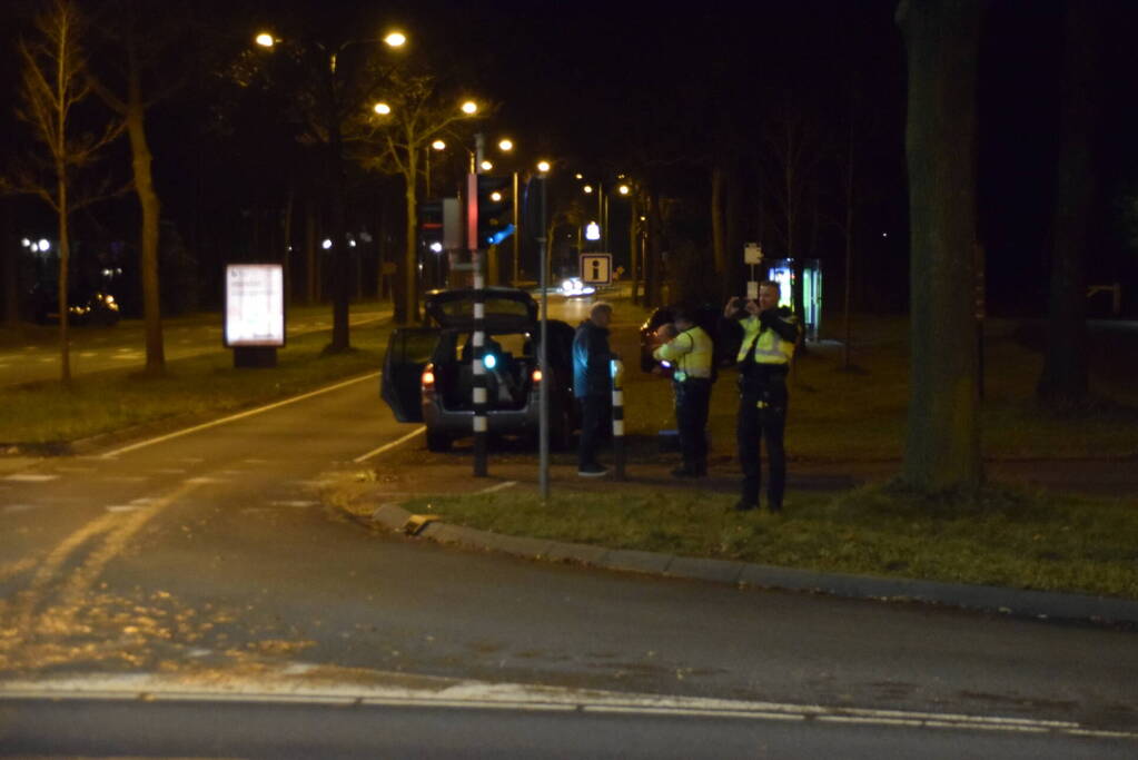Auto's botsen op elkaar bij kruising