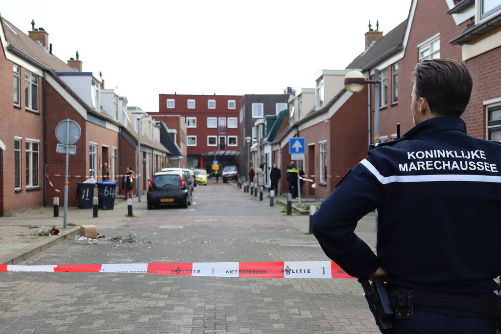 Arrestatieteam ingezet en straat afgesloten voor vrouw met verward gedrag