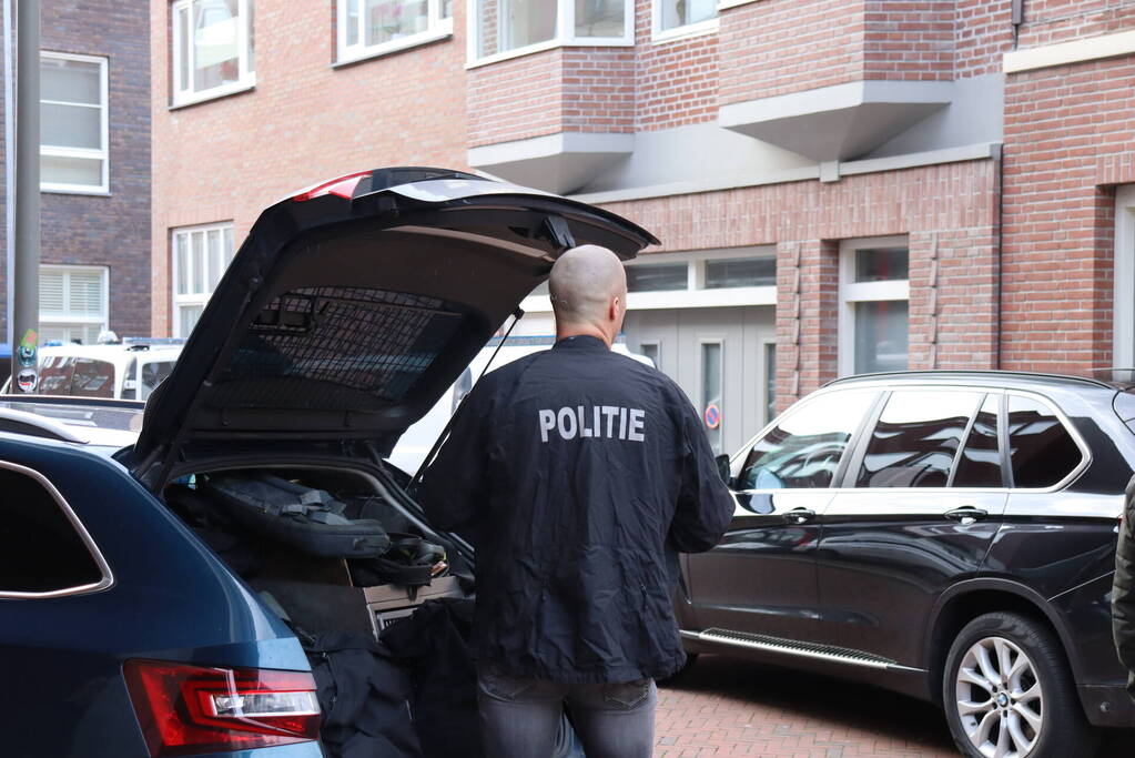 Arrestatieteam ingezet en straat afgesloten voor vrouw met verward gedrag