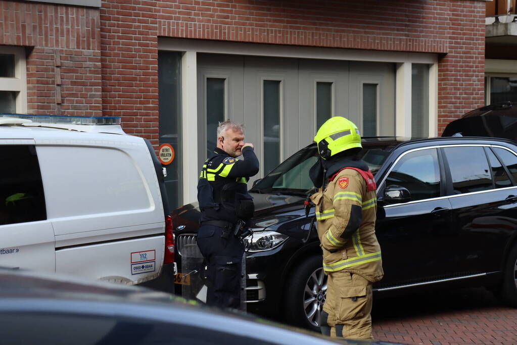 Arrestatieteam ingezet en straat afgesloten voor vrouw met verward gedrag