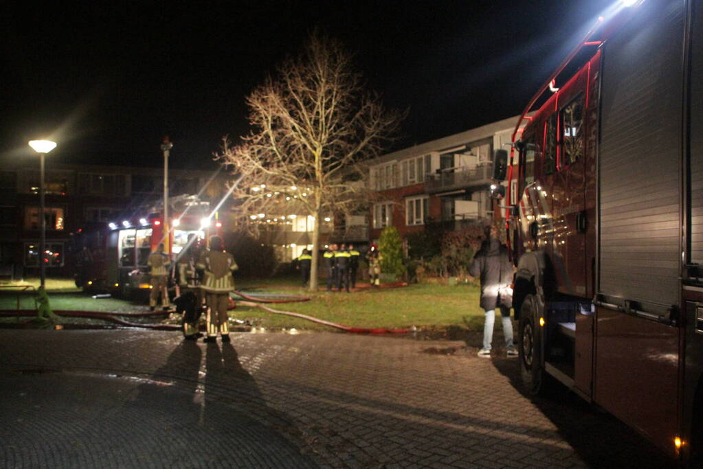 Grote brand verwoest twee woningen