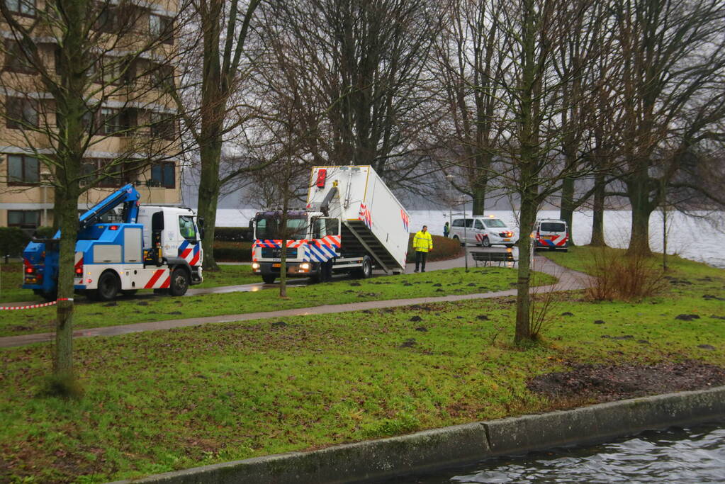 Groot onderzoek naar aantreffen overleden persoon in Sloterplas
