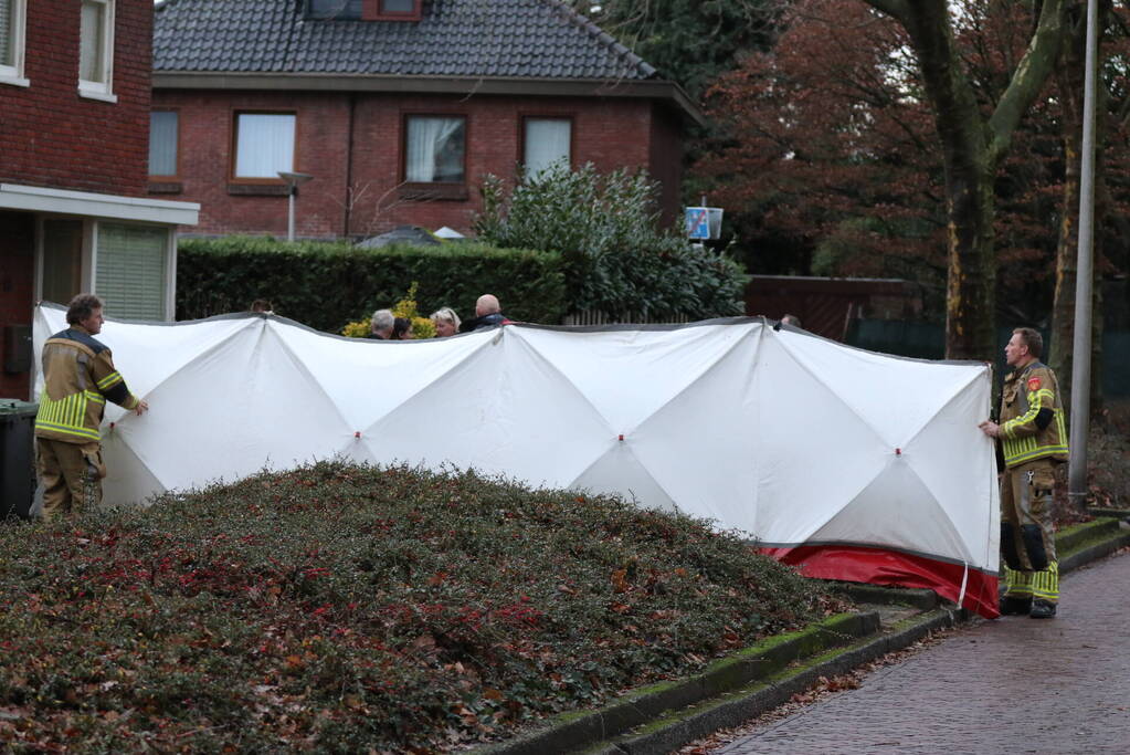 Overleden persoon aangetroffen na melding van overval, persoon aangehouden