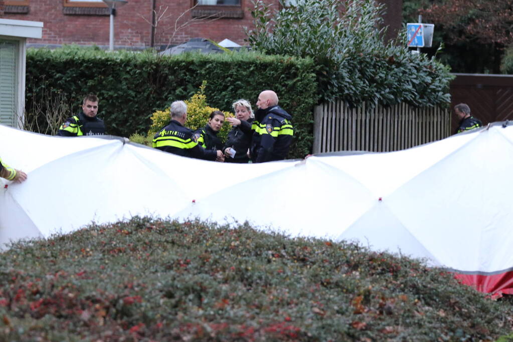 Overleden persoon aangetroffen na melding van overval, persoon aangehouden