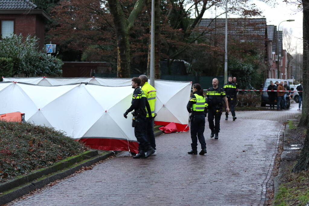 Overleden persoon aangetroffen na melding van overval, persoon aangehouden