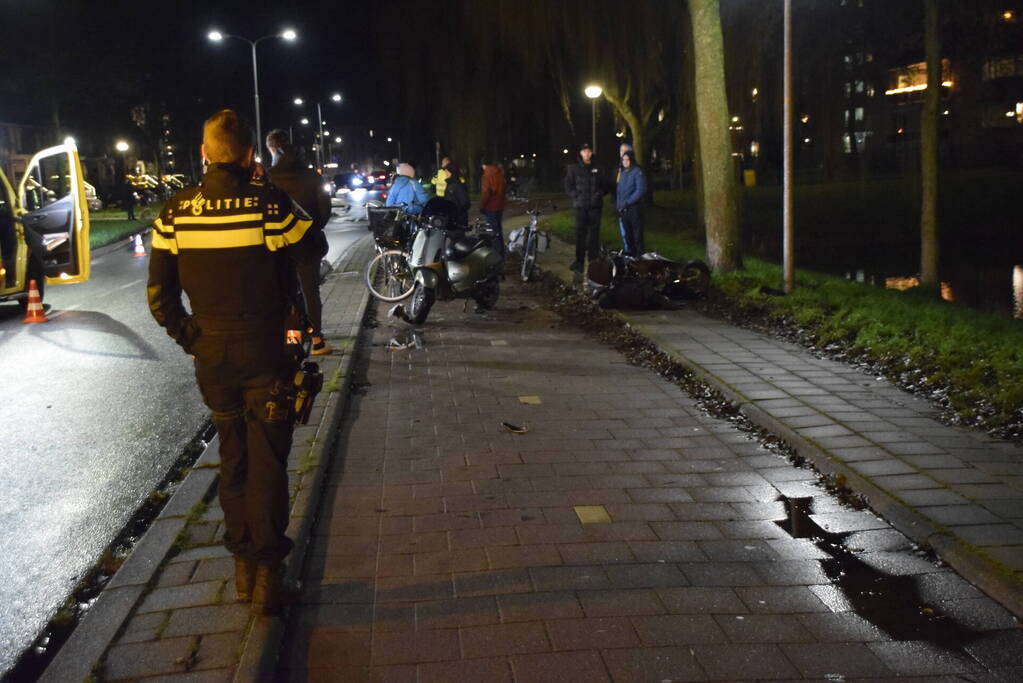 Gewonden bij aanrijding tussen scooters