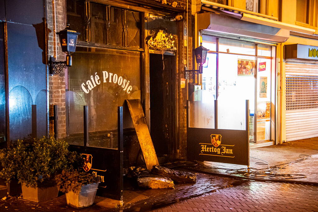 Cafe Proosje zwaar beschadigd na brand