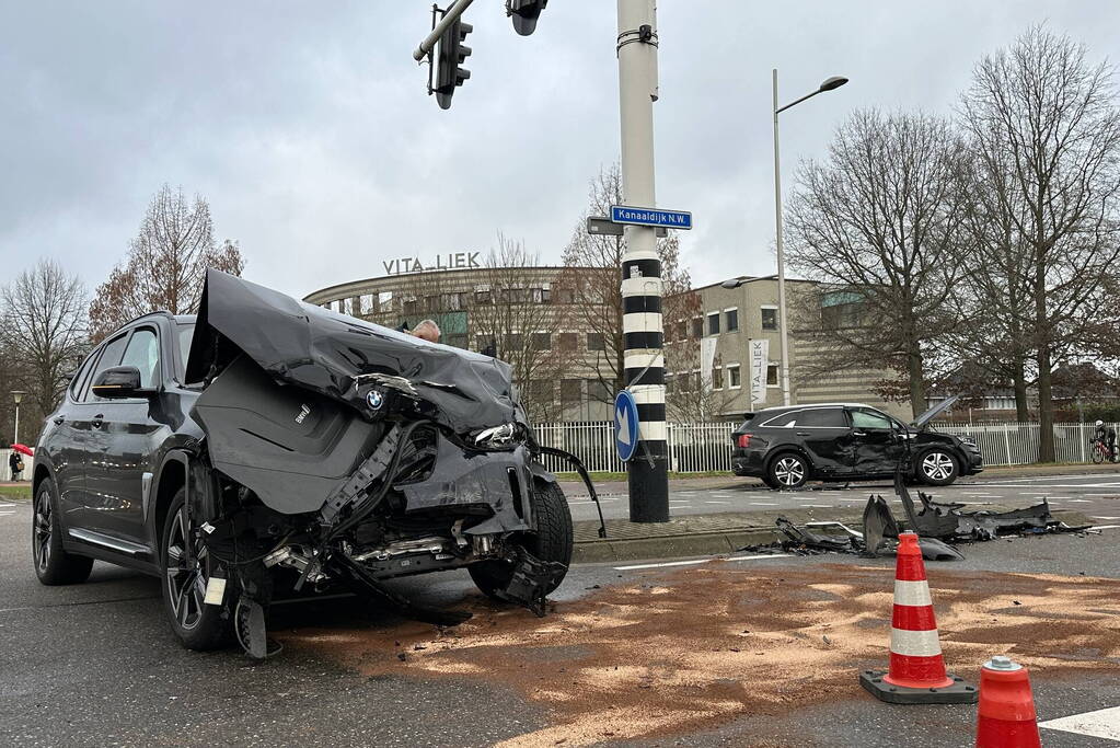 Veel schade bij ongeval op kruising