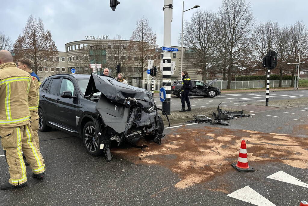 Veel schade bij ongeval op kruising