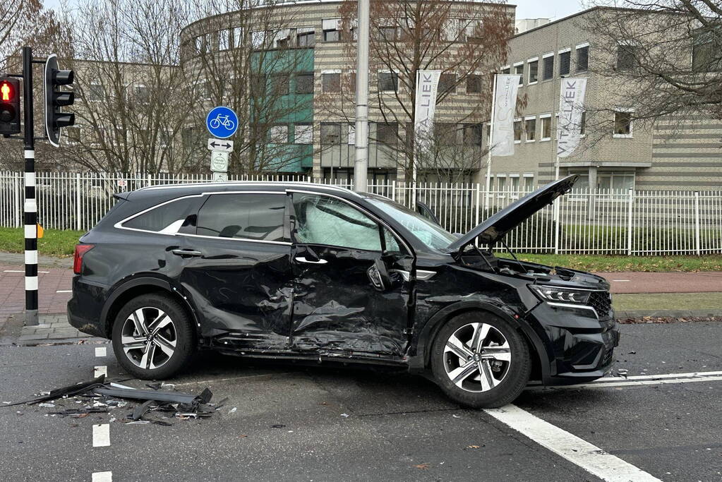 Veel schade bij ongeval op kruising