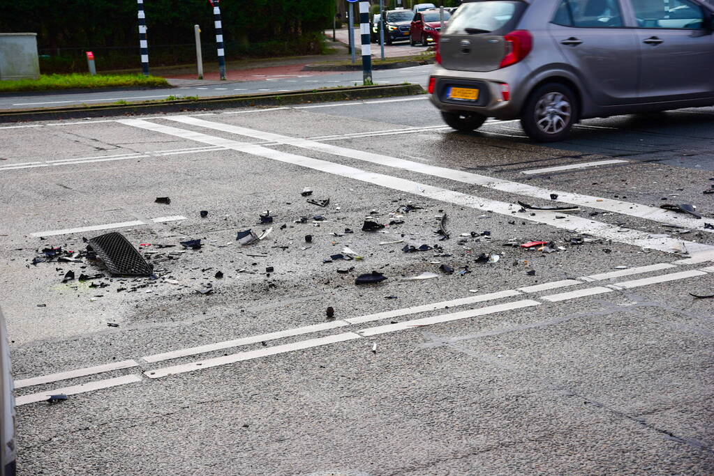 Aanhouding na ongeval tussen auto en bestelbus