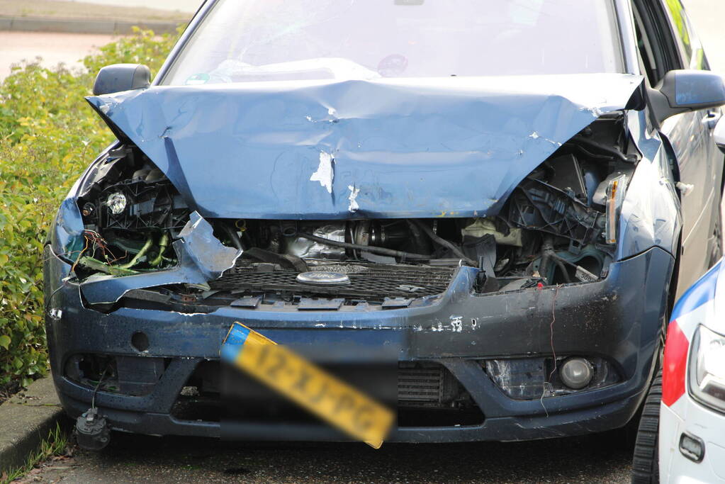 Aanhouding na ongeval tussen auto en bestelbus