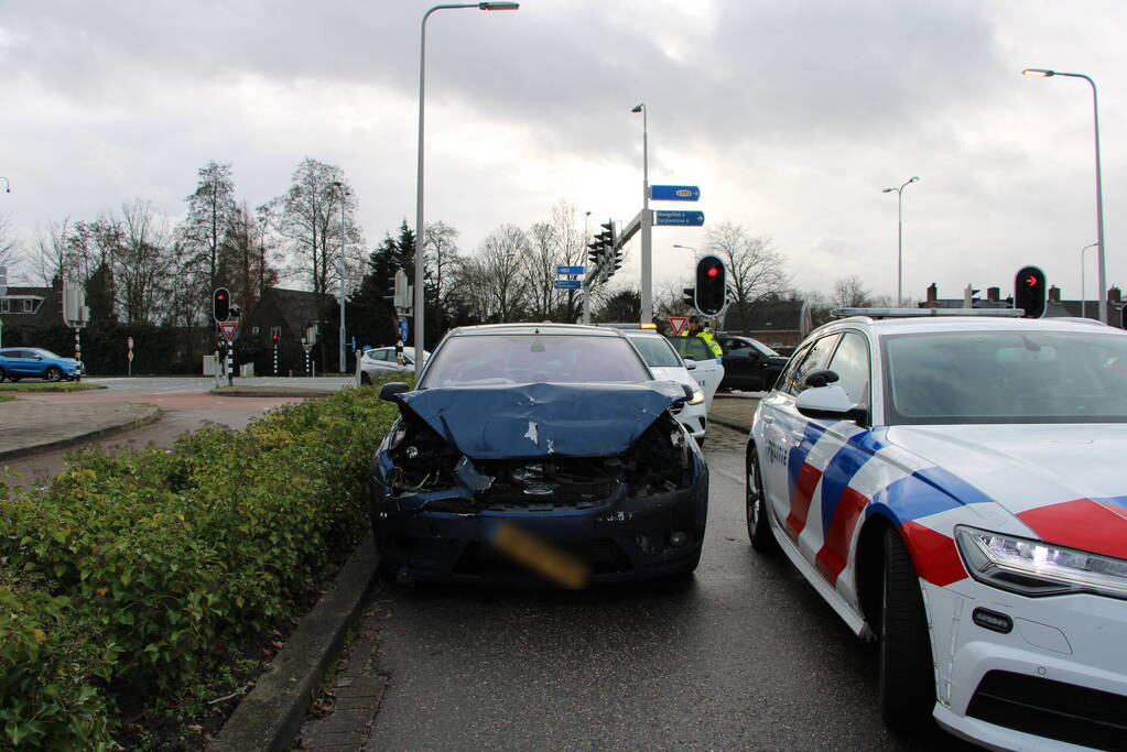 Aanhouding na ongeval tussen auto en bestelbus