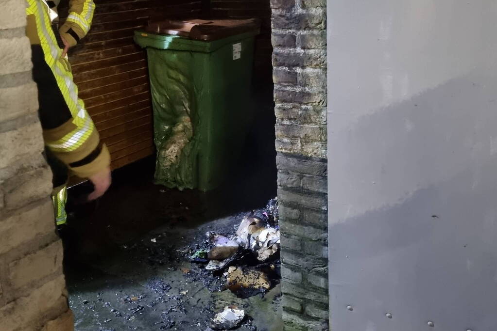 Kliko's in brand in achtertuin van woning