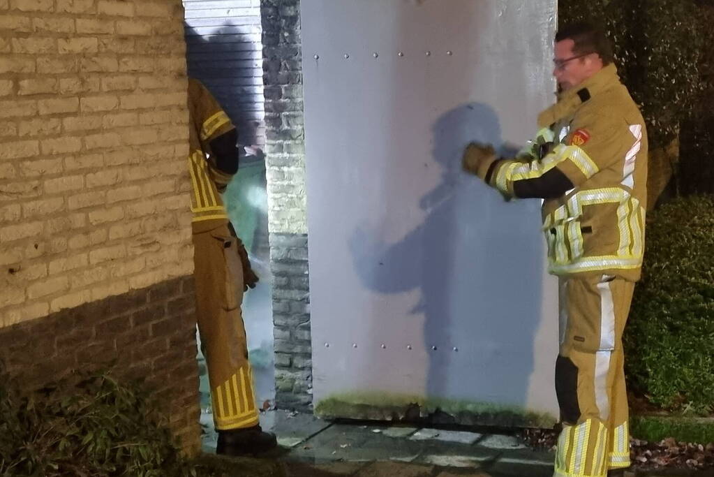 Kliko's in brand in achtertuin van woning