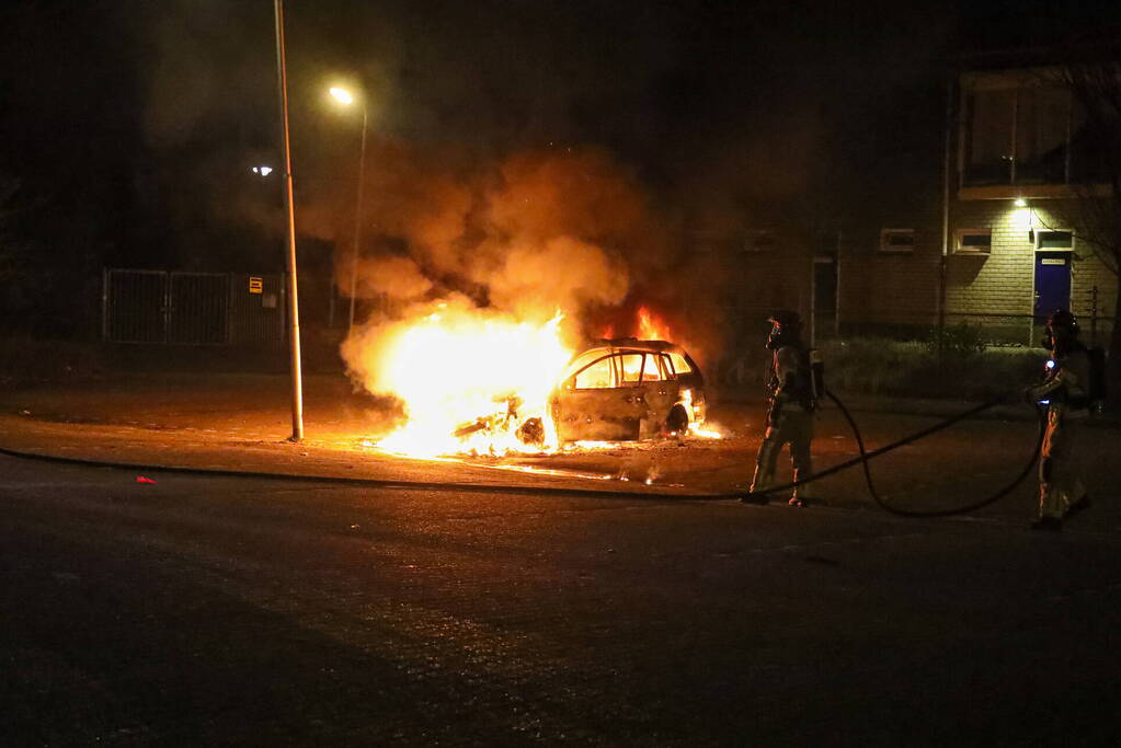 Personenwagen op parkeerplaats Monkey Town verwoest