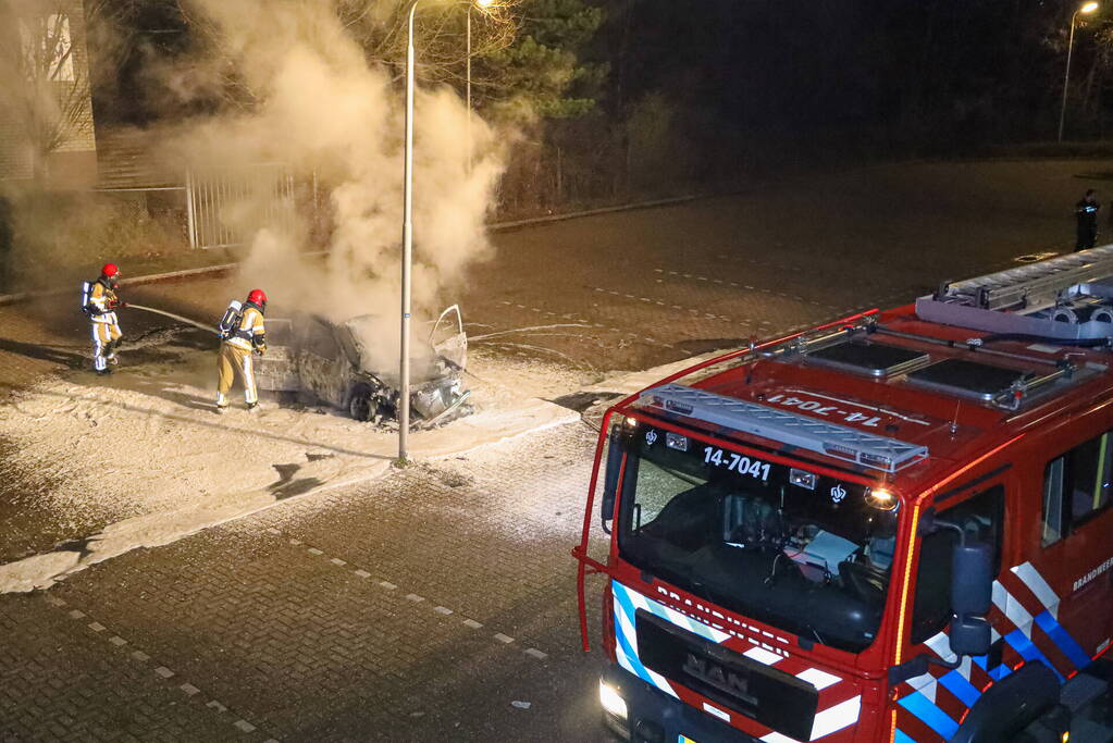 Personenwagen op parkeerplaats Monkey Town verwoest