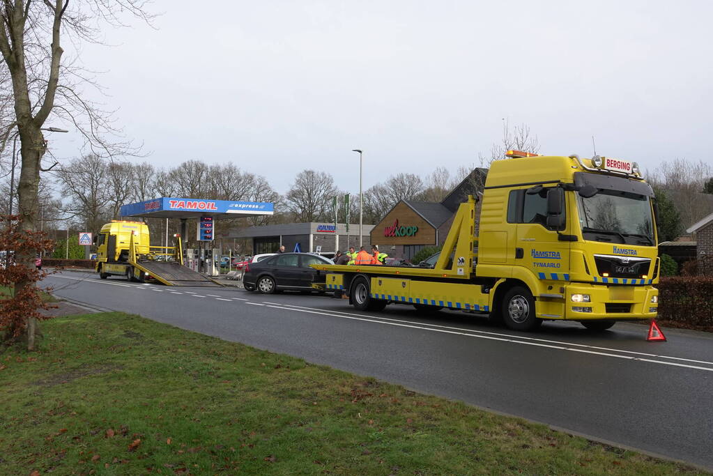 Twee voertuigen botsen op elkaar