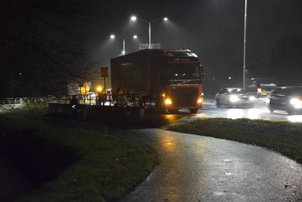 Voetganger aangereden door vrachtwagen