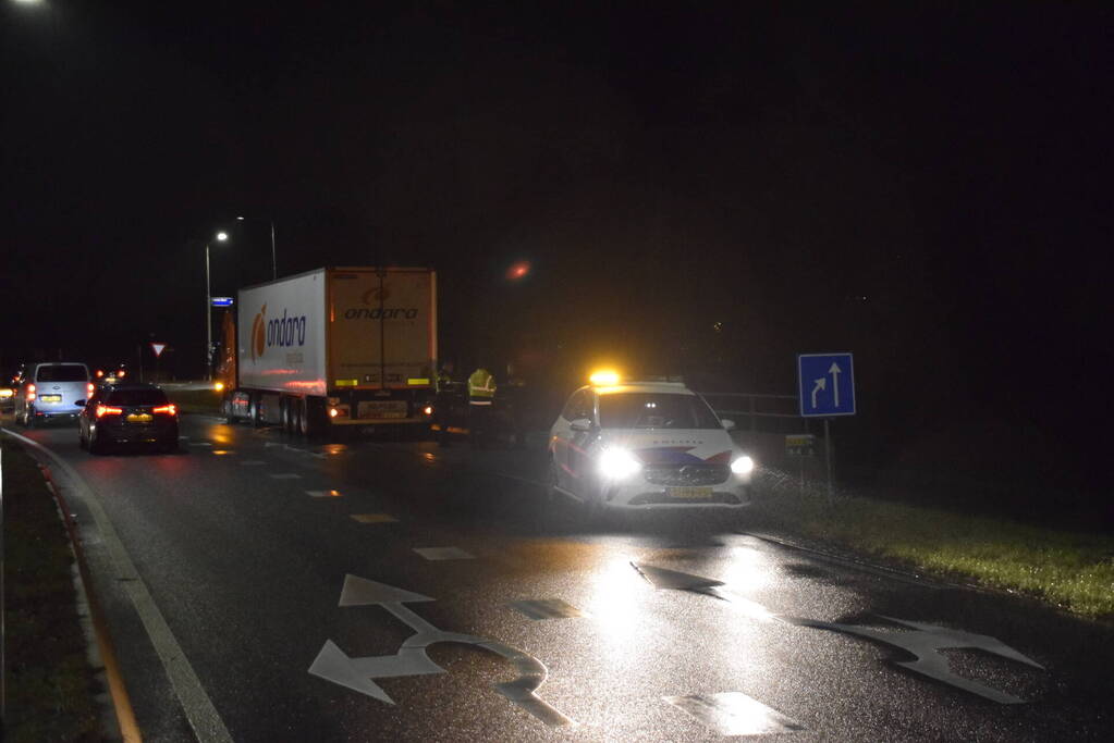 Voetganger aangereden door vrachtwagen