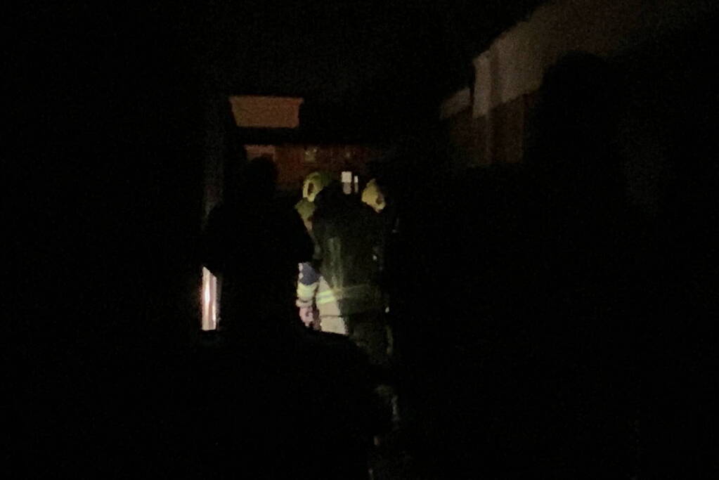 Container uitgebrand achter schuren