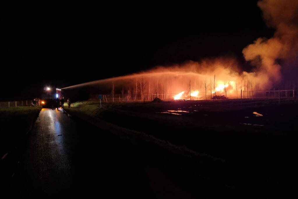 Stapel hout in brand