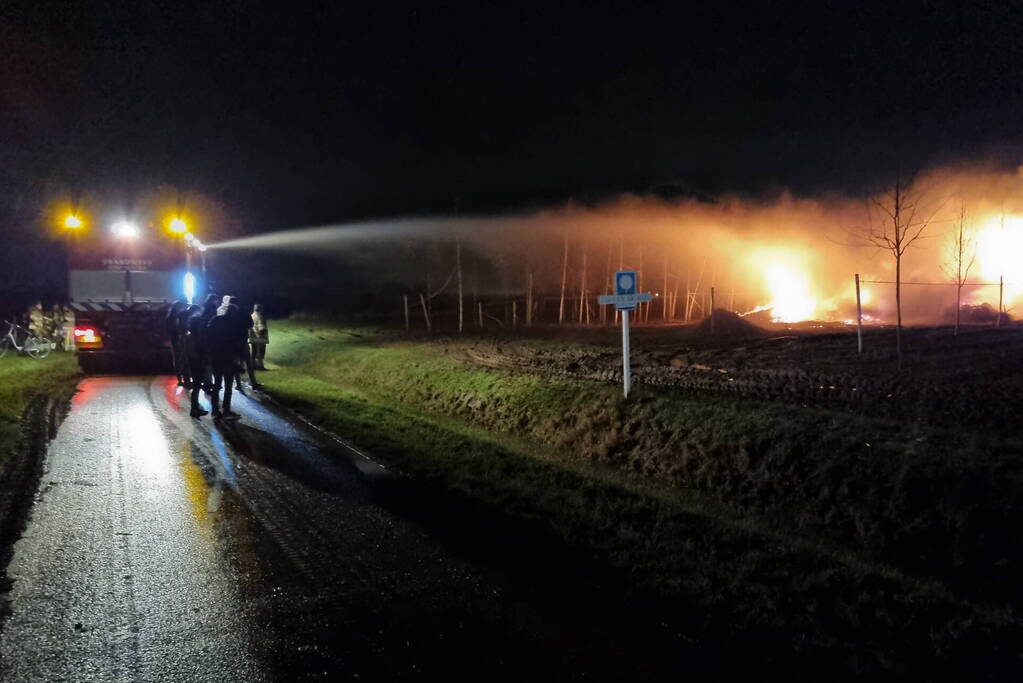 Stapel hout in brand