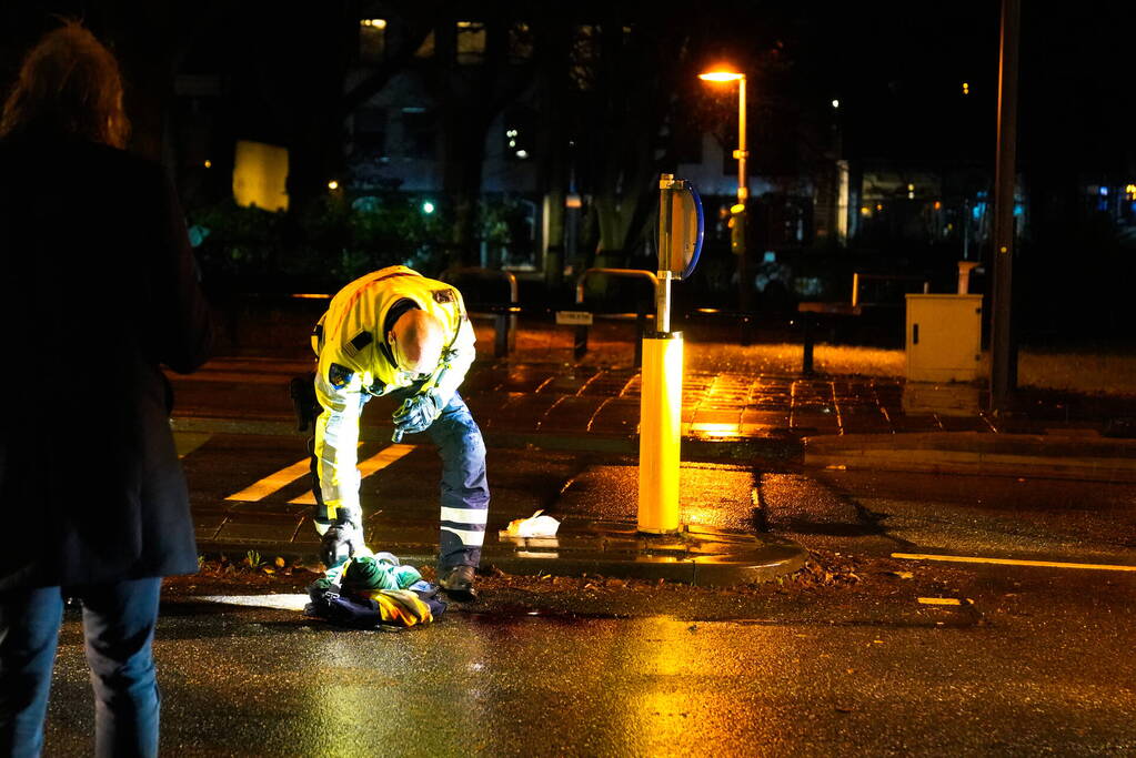 Automobilist rijdt voetganger aan op zebrapad