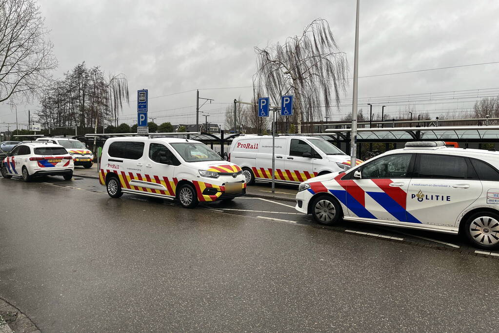 Treinverkeer stil na ongeval bij station