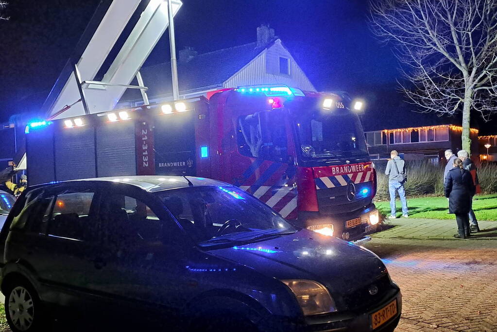 Schutting brandt af tegen overkapping aan